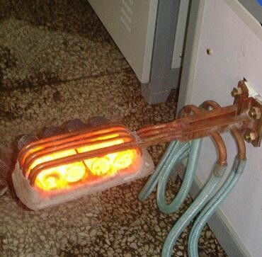Riscaldamento di induzione caldo della forgiatrice di conclusione ad alta frequenza del tondino 160kw