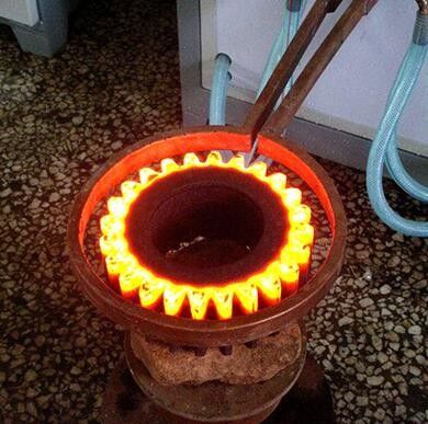 Estinzione di tempera della macchina di trattamento termico di induzione della ruota di ingranaggio del dente per catena