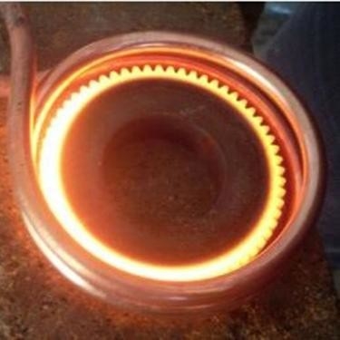 Il riscaldamento di induzione dell'ingranaggio 35KHZ che estigue l'attrezzatura della macchina di indurimento della tempera